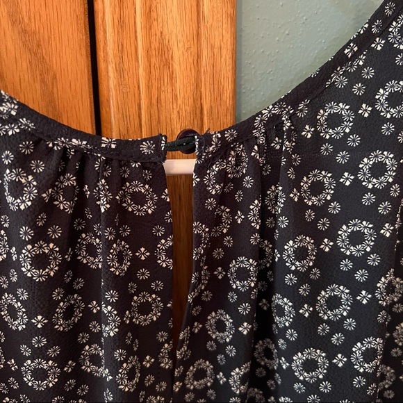 Harlowe & Graham Navy Blue Floral Blouse Size Medium Boho Cold Shoulder Flowy - Picture 7 of 11